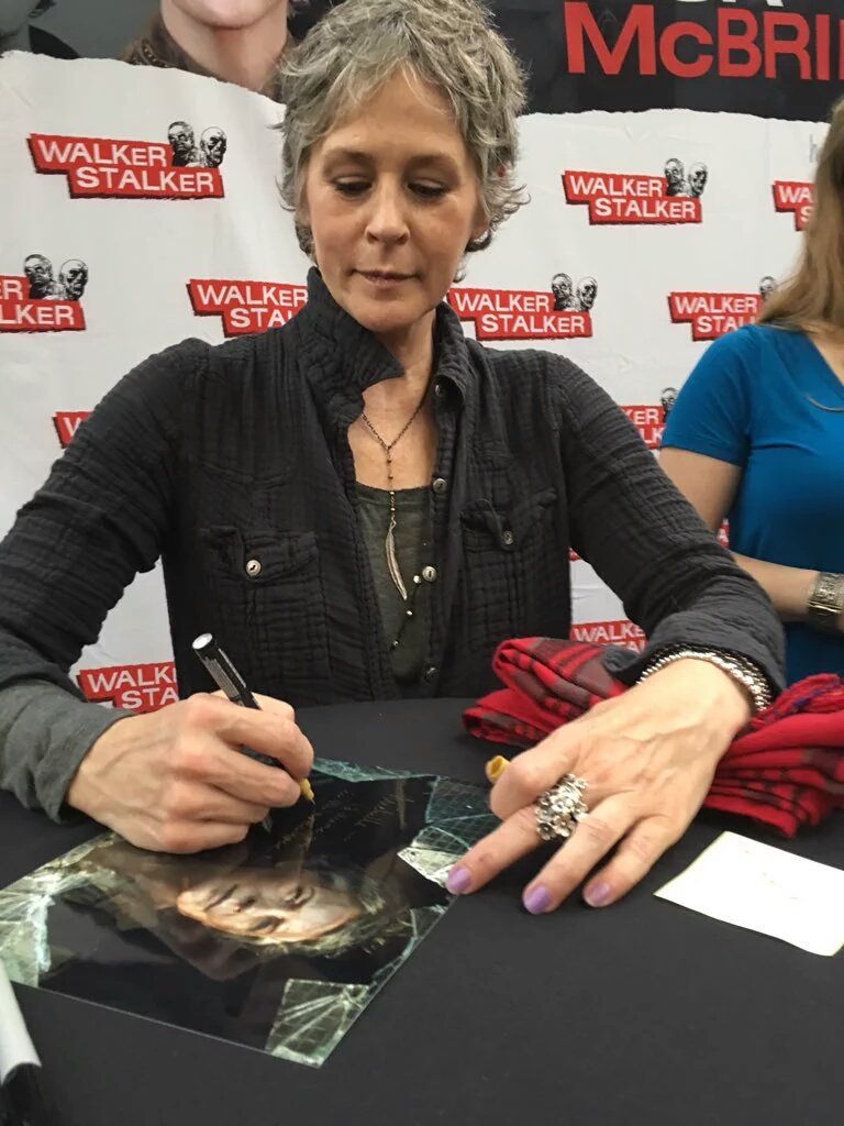 Julifels's tweet photo. My girl flashing my bling.💍💖😍💫

2016 London
2016 Season 7 premiere
2019 at SDCC

#TWD #TWDFamily #TWDSDCC #MelissaMcBride @mcbridemelissa https://t.co/iJGh7Nj0mi