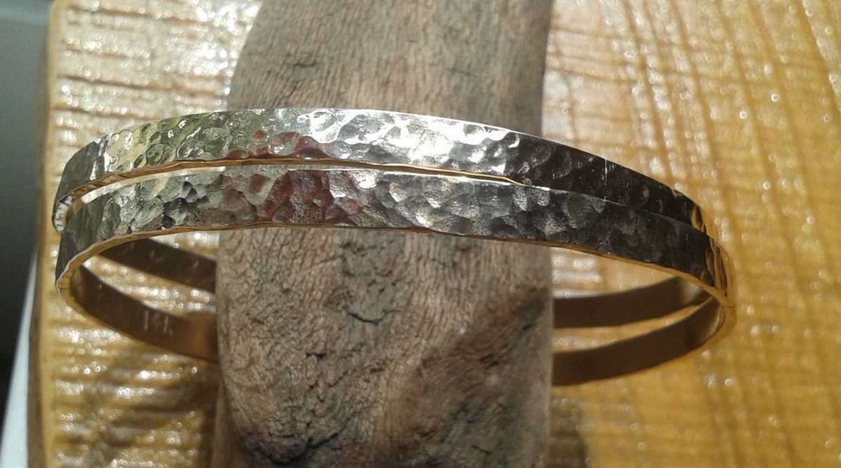 jewelbuginbiz's tweet photo. Excited to share the latest addition to my #etsy shop: 14K Solid Gold Hammered Stack Bangle Bracelet in 14k Rose or Yellow Gold / 3 mm x 1 mm /Marked 14K https://t.co/w16sHqE2bK #jewelry #bracelet #gold #no #solidgoldbangle #yellowgoldbangle #hammeredgoldbangle #stacki https://t.co/KUE3Hp67ER