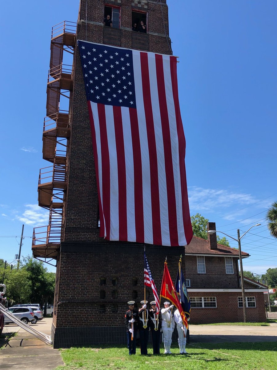 jaff122's tweet photo. We @jaff122 live here, work here, raise our children here, and work to make Jacksonville the safest place for all the above.  Help us by not texting/driving, drinking/driving, and cleaning up the litter whenever possible.  Let's all be safer, healthier, and happier in JAX! https://t.co/lg48o1P7Dm