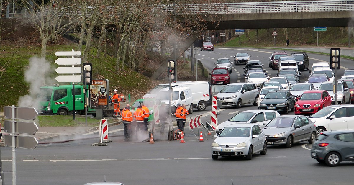 CergyPontoise95's tweet photo. 📣 #InfoUsagers | ⚠️ Des difficultés de circulation sont à prévoir dans le #GrandCentre de @villedecergy en raison des travaux menés du 23 au 25 juillet sur le réseau de chauffage urbain (entre le Bd de l’Oise et le Bd du Port). Infos+ 👉 https://t.co/nai605aGei https://t.co/8hCAXLjz2U