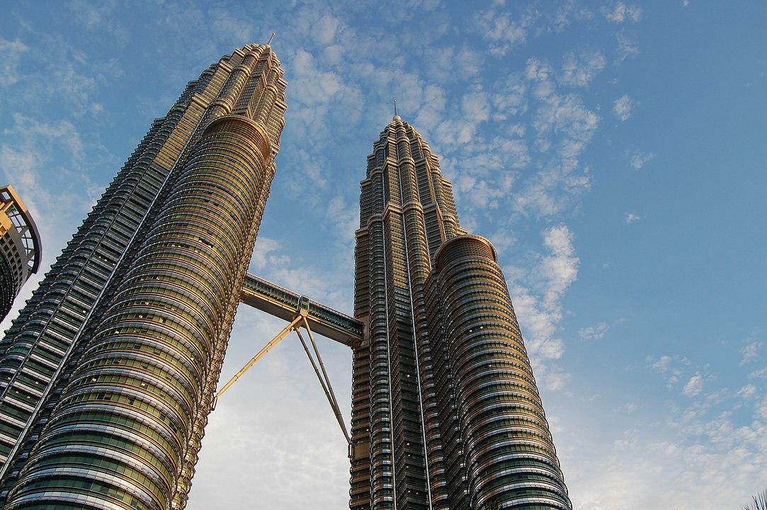 ArchRecord's tweet photo. Remembering Cesar Pelli: The architect, who died on Friday, July 19, at the age of 92, saw architecture less as an outlet for personal expression than as a way to make a mark on cities. https://t.co/pPWOIpntb3

Photo © Luke Watson https://t.co/fcSQeYKCsh