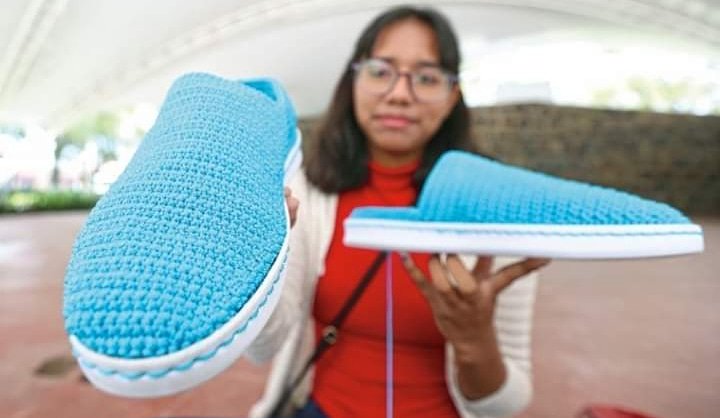 CajemeSoy's tweet photo. JÓVENES TEJEN ZAPATOS ECOFRIENDLY.

https://t.co/3S7QAwdOEp https://t.co/y25uaSTYzv