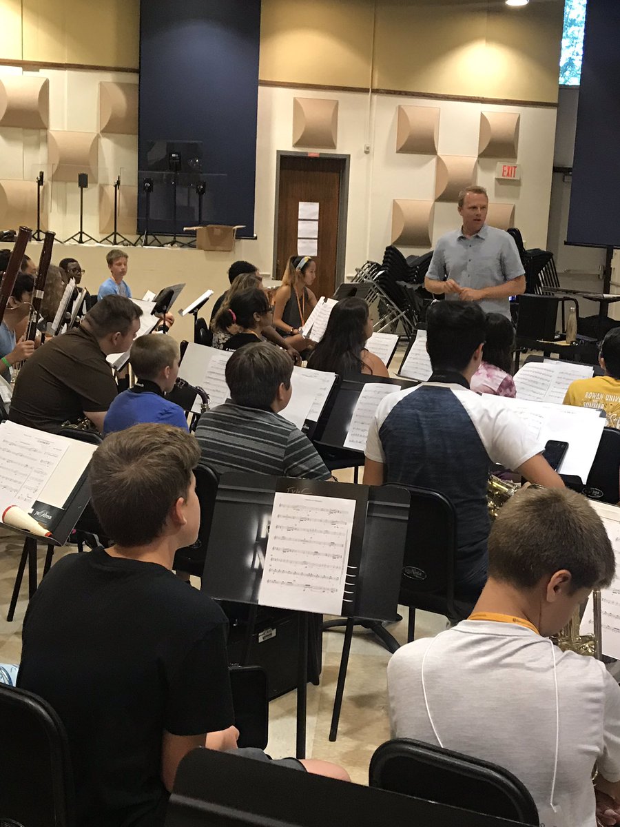 How do you start the day you ask?! Practicing!!!! 🎼🎶🎧🎸🎻🎹🎤🎺🎷🥁