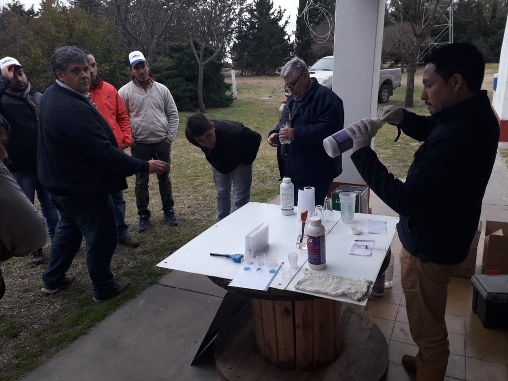 AlltecBIO's tweet photo. 🤓 Capacitación técnica en Buena Esperanza, Prov. de San Luis, junto a nuestros amigos de @tigonbu a cargo de nuestro Ingeniero Agr. Julián Gonzalo!
Agradecemos al Ingeniero Agr. Federico Capiello del #GrupoTigonbu.
#BuenLunes #AlltecBIO #CalidadEnAplicaciones 💧 https://t.co/2mODjQqaL6