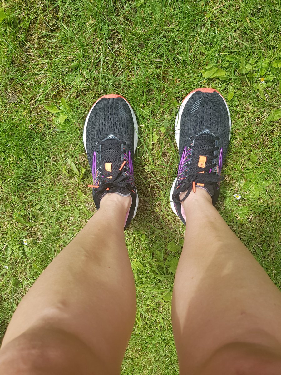 henson_steph's tweet photo. Tried my new @Brooksrunninguk adrenalins out on my lunch break. Thanks @binkybunny7 at @covrunner for the gait analysis and fitting #thisgirlruns #thisgirlisgonnafly #bithottoday https://t.co/f31zKQ4eQR