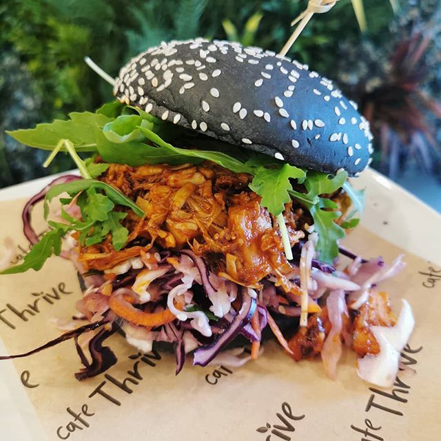 CafeThriveBomo's tweet photo. It's Monday, which means one thing at Thrive: NEW SPECIALS.

BBQ Pulled Jackfruit Burger!

Featuring organic young jackfruit slow cooked in our BBQ marinade, served in a black bun with red cabbage slaw and fresh rocket. 🤯

#vegan #vegandorset #plantbased #plantpower #veganaf… https://t.co/E5bsJoqv9c