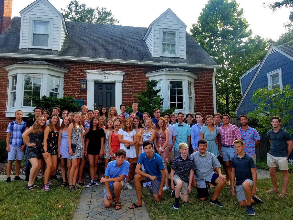 Our senior swimmers had a great time at the progressive dinner last night! Don’t they look nice? #nvsl #afctigers