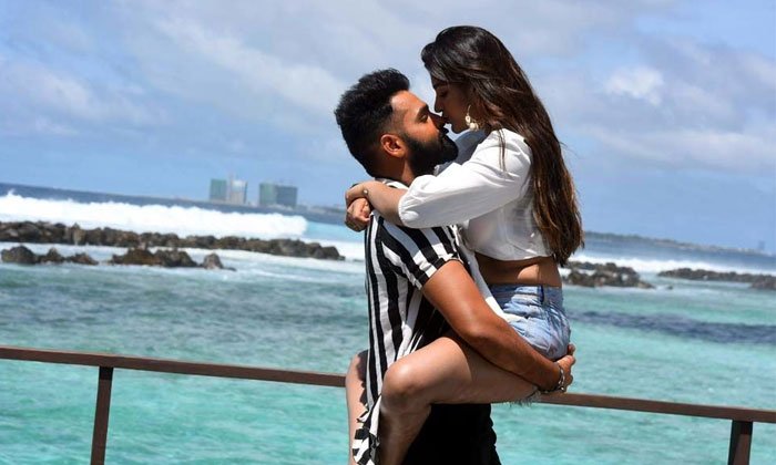 klapboardpost's tweet photo. #iSmartShankar 4 days box office collections report
#iSmartShankarDay #iSmartBlockBuster #IsmartRAMpage
#RamPOthineni #NidhiAgarwal #NabhaNatasha #PuriJagannadh
#PuriJagan #CHarmee
Read Here==>https://t.co/Ptms8uUID9 https://t.co/f1rF2rG76m