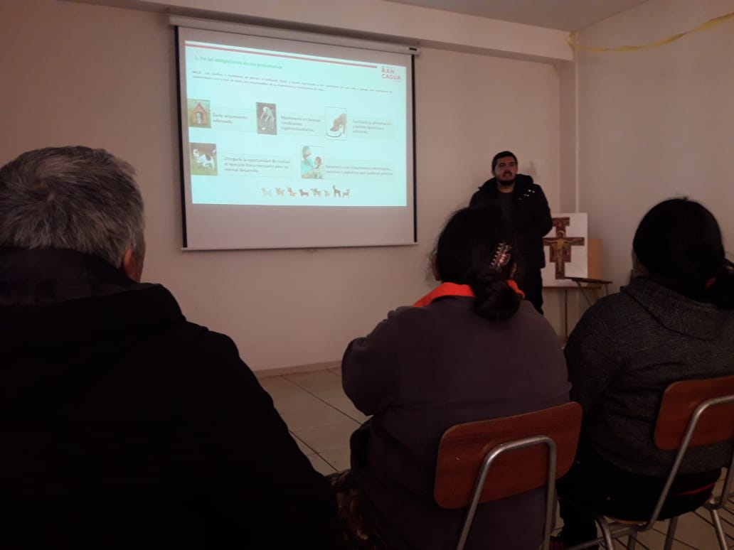Rguasustentable's tweet photo. Junto a Beneficiari@s del #ProgramaHabitabilidad de @munirancagua conversando sobre la Ley de Tenencia Responsable de Mascotas 🐶🐱 y como debemos cumplirla! 🐕🐩
Juntos construyendo una Ciudad + Sustentable! 🌍🌳💚 https://t.co/cglcktWmyT