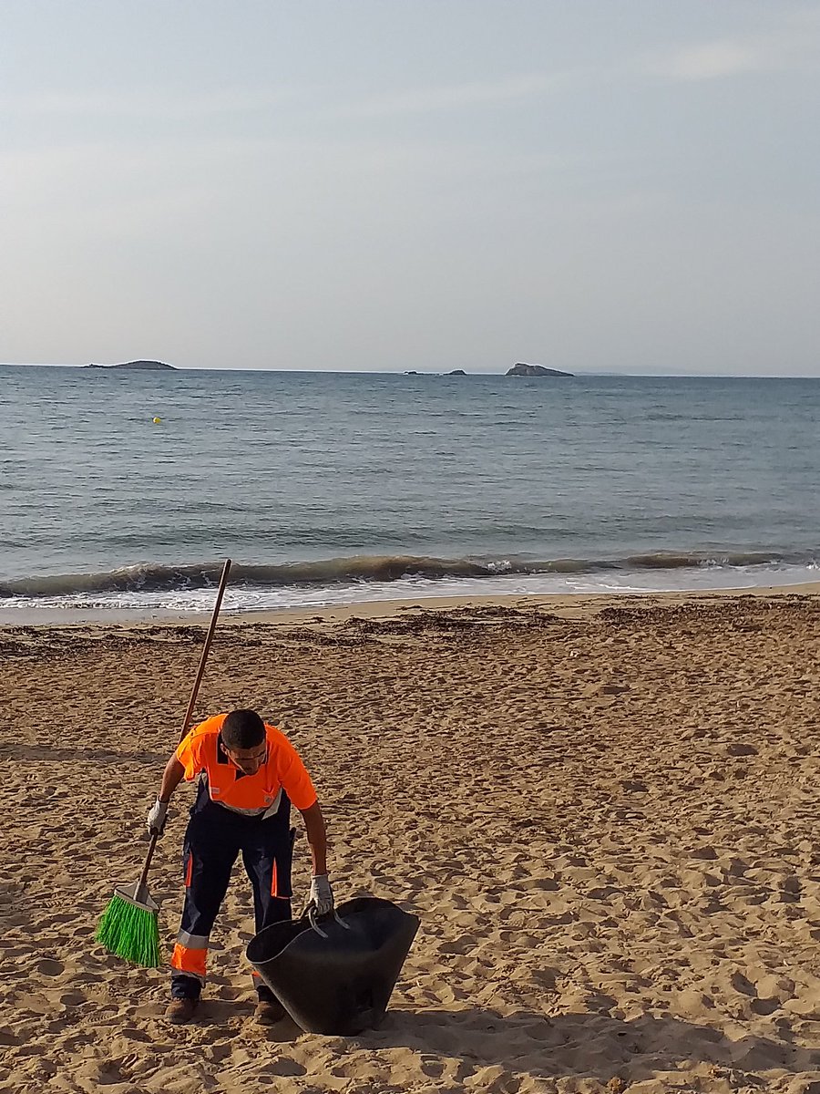 salewskieivissa's tweet photo. Com cada dia, preparant les platges. #noplastics #residus @EivissaNeta @ajeivissa https://t.co/fqJp43b3XT