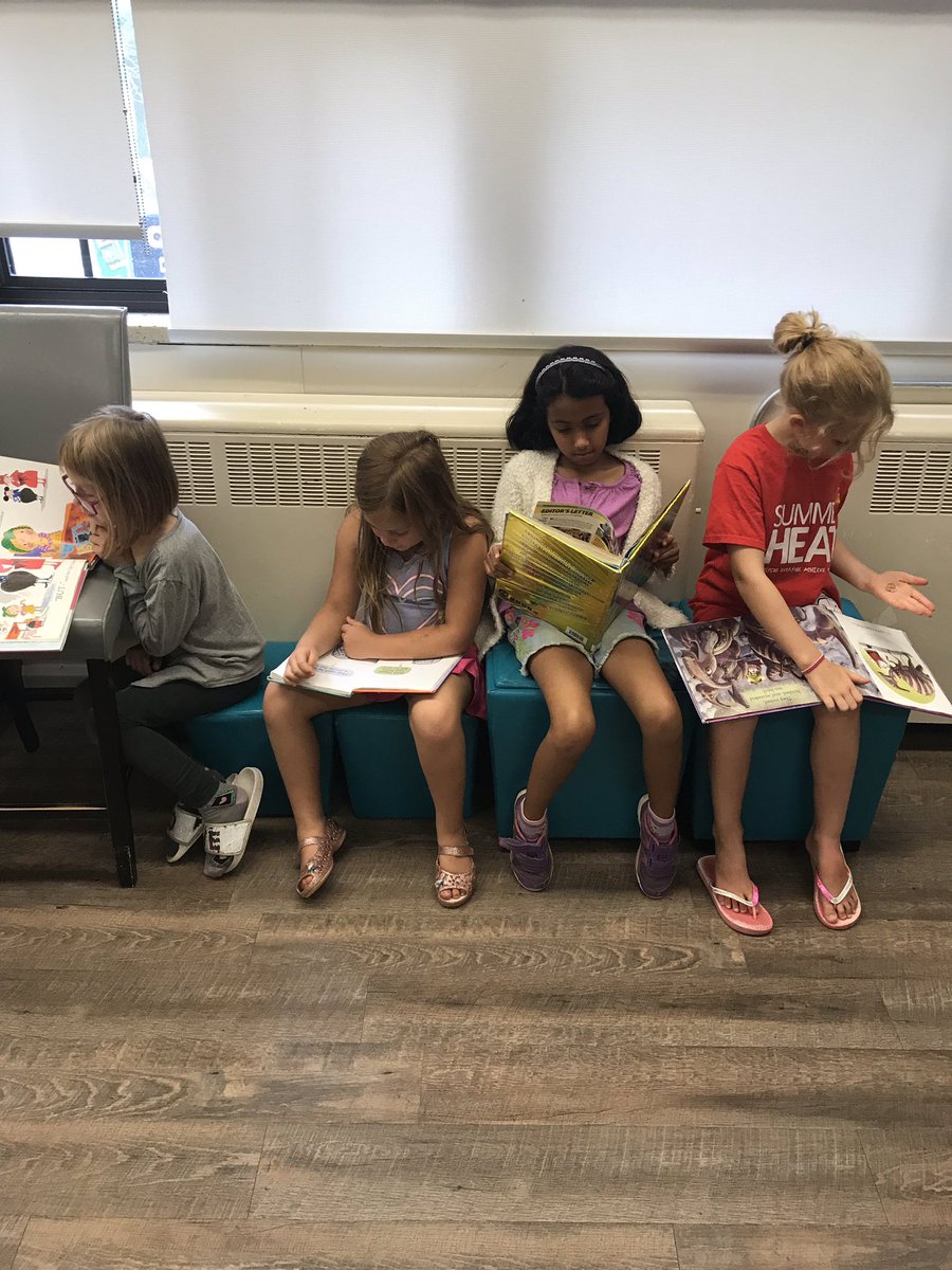 ecaitlin57's tweet photo. We love to read! 📚@ValleyWayHEAT https://t.co/eUoZmkP16b