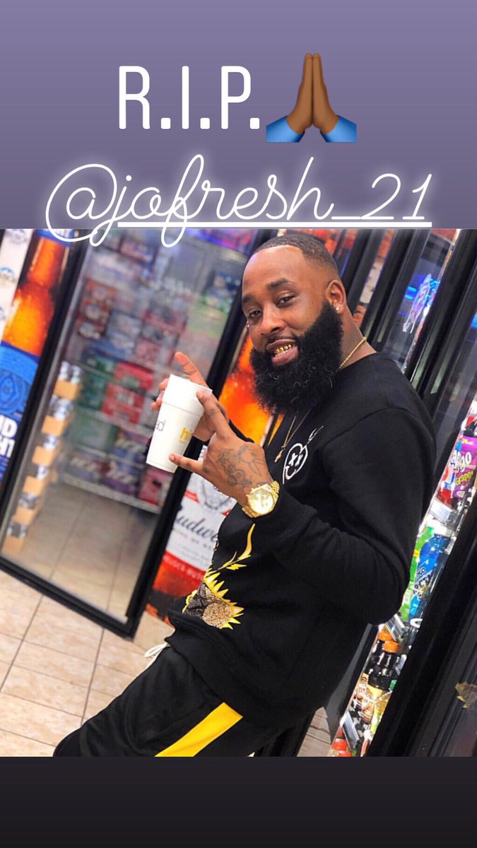 MakeItLookEa5y's tweet photo. Rest In Peace Jo Fresh🙏🏾 He was one of the few people that supported #The🤐Brand from day one. He was truly a good dude and showed love no matter where you was from.. Had a Lil jumper on him too 😂 Love ya Dawg praying for his children’s families. #LLJoFresh Praying for my city https://t.co/Z7VkPt7EPN