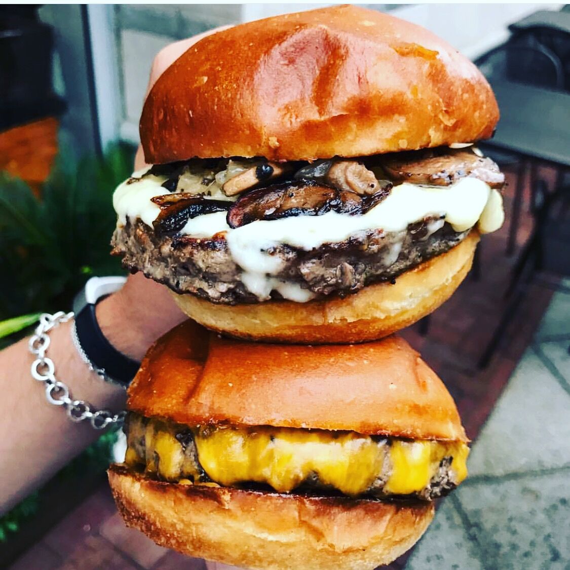RestonToastery's tweet photo. In the mood for lunch? 

Stop by for a delicious, grilled to perfection burger from Famous Toastery Reston.

#FamousToastery #FamousToasteryReston #reston #lunch #brunch #burger #yum #VAfoodie https://t.co/Wgxg0oQ3qy