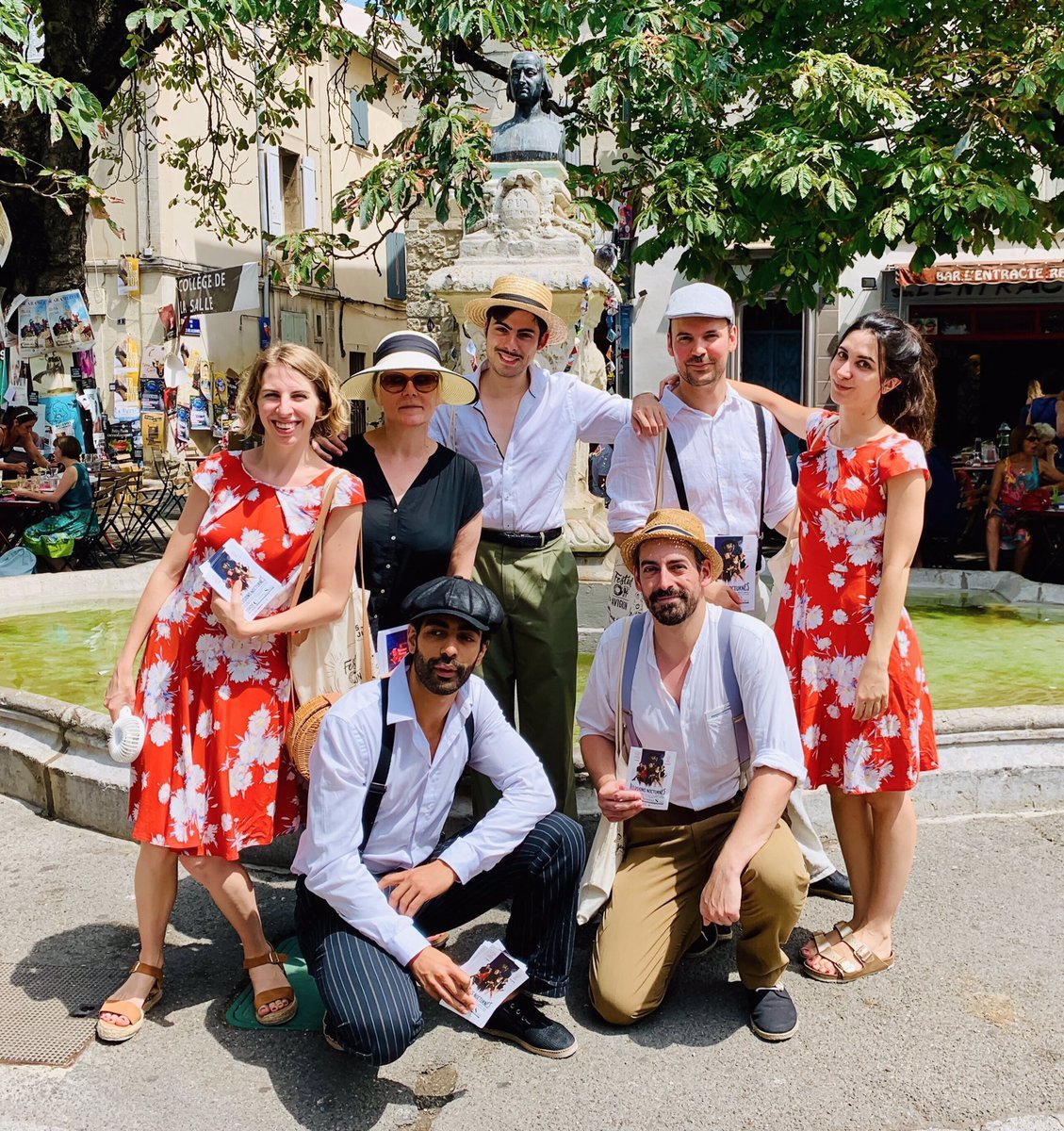 ☀️ L’équipe d’Illusions Nocturnes dans les rues d’Avignon ! #off19 #illusionsnocturnes