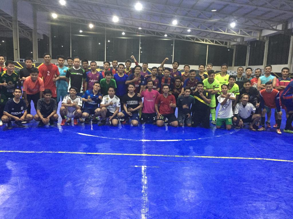 MadridistaSby's tweet photo. #DOKUMENTASI FUN FUTSAL EL CLASICO 

@INDOBARCA_SBY END @MadridistaSby 

#FRIENDLYFUTSAL https://t.co/nwbLSbPx5u