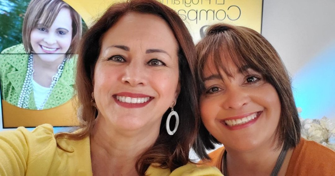 ovm_radio's tweet photo. La Pastora Marcia Castillo, disfrutando una nueva etapa como autora del bellísimo libro "La Esencia del Creador"estará con nosotros mañana Martes, Julio 23 a las 8 pm en el Programa Compartiendo La Visión. Siempre por www.ovmradio,com Los esperamos! #OVMRadio #Marciacastillo https://t.co/08jFY9tPEf