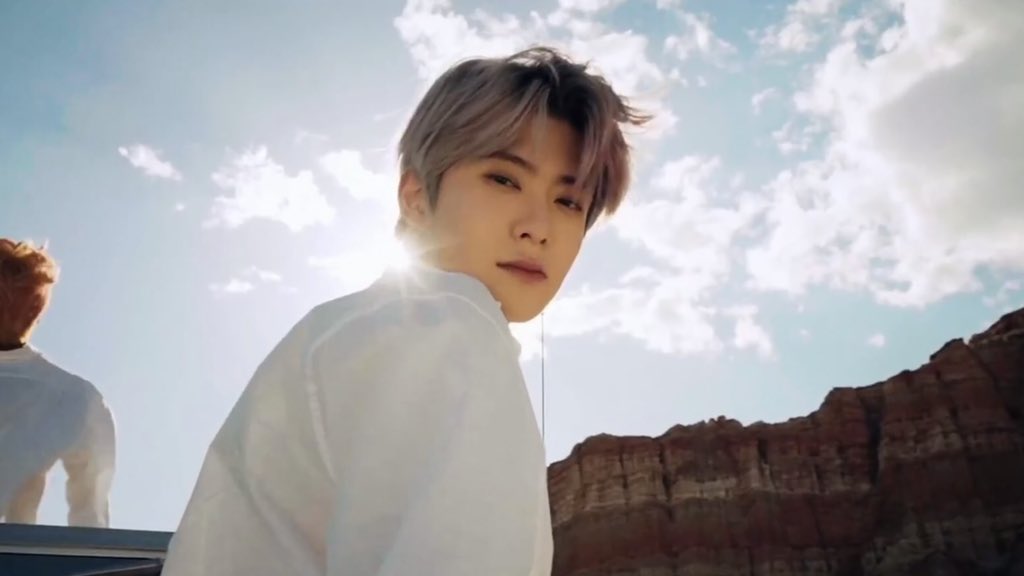 JAYME0214's tweet photo. 정재현 실물 후기 같았던 그런 장면 😻😻
#NCT127 #HighwayToHeavenMV https://t.co/sSKMz3m0qq