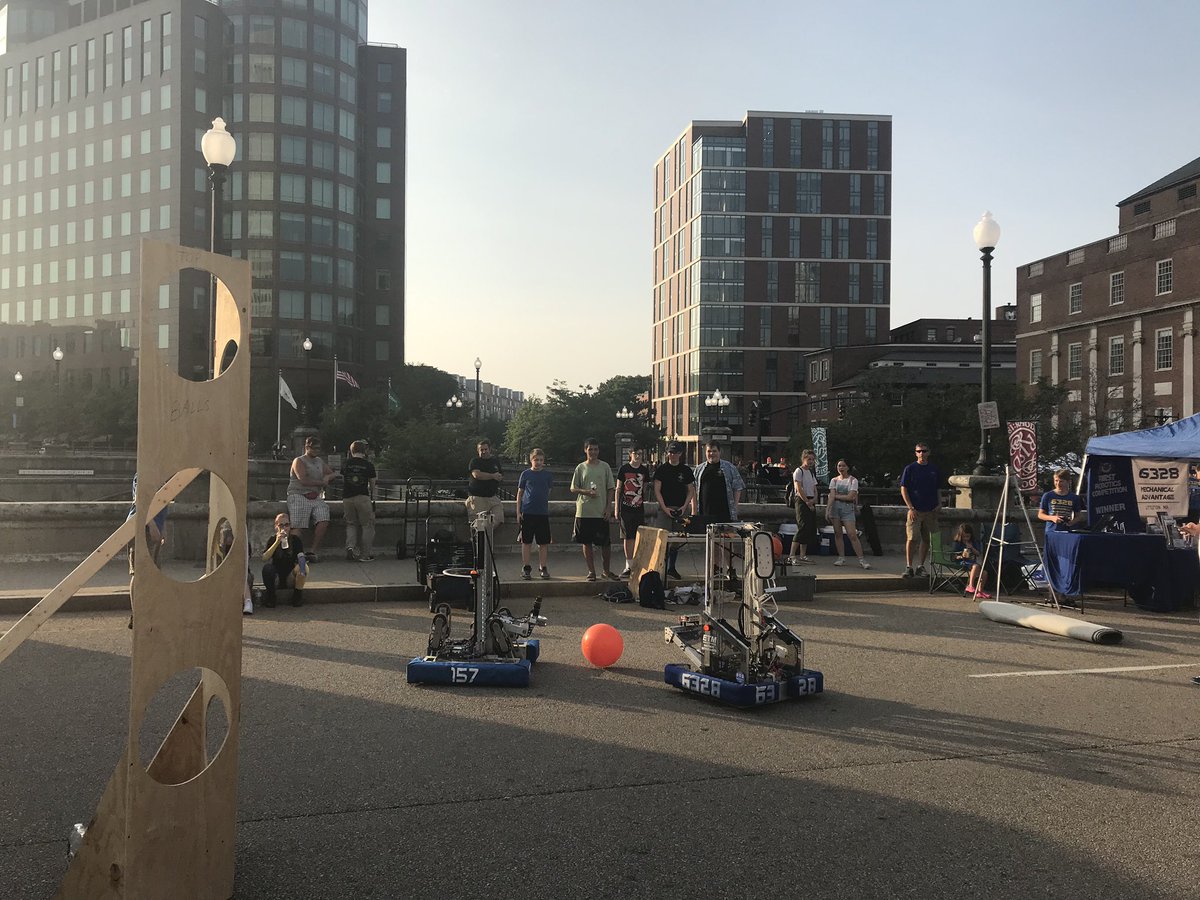 AztechsTeam157's tweet photo. AZTECHS had a blast this past weekend at Waterfire in Providence, RI! #assabetdomore #robotsonfire #weloverobots #doingmore #6328 #summerfun https://t.co/s45y4NyB0v