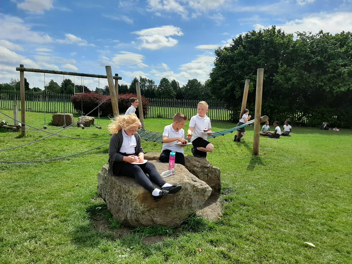 Windmill4M's tweet photo. End of year picnic with 5G. Thanks to everyone who brought food in. It was brilliant! #musicfederation https://t.co/TWgJDgklYj