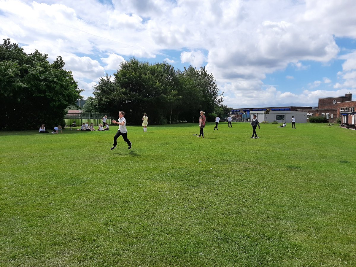 Windmill4M's tweet photo. End of year picnic with 5G. Thanks to everyone who brought food in. It was brilliant! #musicfederation https://t.co/TWgJDgklYj