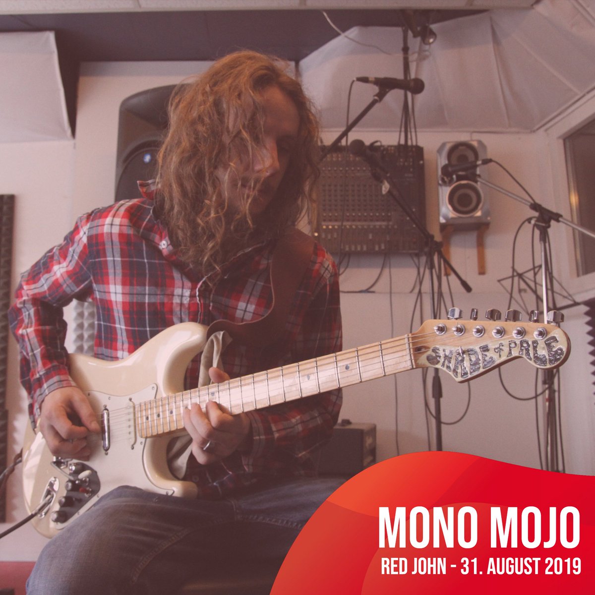 Gitarre, Bluesharoder Klavier, untermalt von den Beats seiner stampfenden Sohlen umkreisen Mono Mojo‘s sehnsüchtigen Gesang von Freiheit und Reisen, vom Leben und Lieben oder von der Kälte und Einsamkeit des Winters...

Am Samstag, 31.08.2019 im Red John Irish Pub. Yeah! 🚀🍻