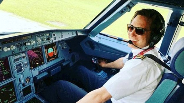 FlightJob's tweet photo. Captain Joe shares with Flight Jobs his experience in getting his first position after graduating from flight school training. 

Read his full story here...https://t.co/6rto6TzlE8 

#captainjoe #flywithcaptainjoe #becomingapilot #pilottraining https://t.co/P01fvAPVlH