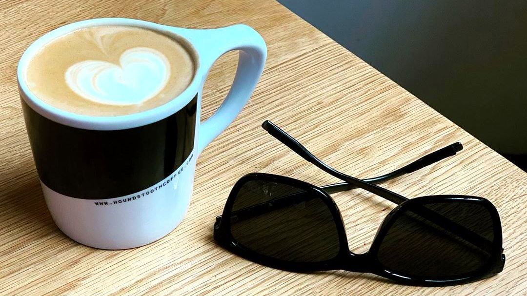SYLVANTHIRTY's tweet photo. 📷: _theinstahusband / @HoundstoothDTX 
#houndstoothcoffee #dallas #sylvanthirty #westdallas #thepatternofcoffeeandpeople #latte #brew #coffeeshop

"We are cups, constantly and quietly being filled. Trick is knowing how to tip ourselves over and let the beautiful stuff out." https://t.co/XTqAh0pJJs