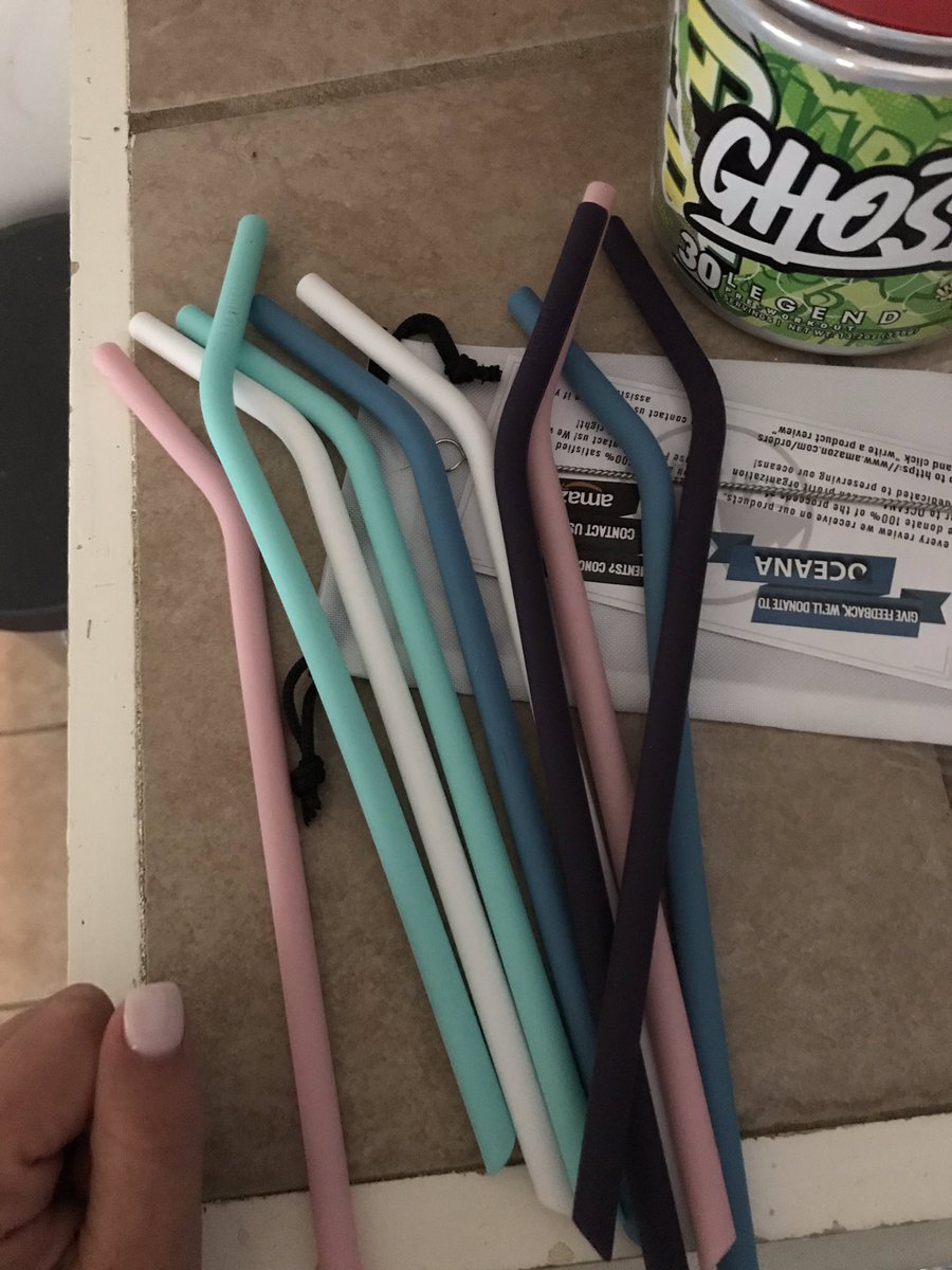 theLaurenOdom's tweet photo. I bought βa strawβ off amazon prime to #savetheturtles and my package came in and there were 10- I really need to learn to read the entire description.... but hey- atleast theyβre super cute colors! #anyonewantone π€·π»ββοΈ https://t.co/ElRiGw7FMS