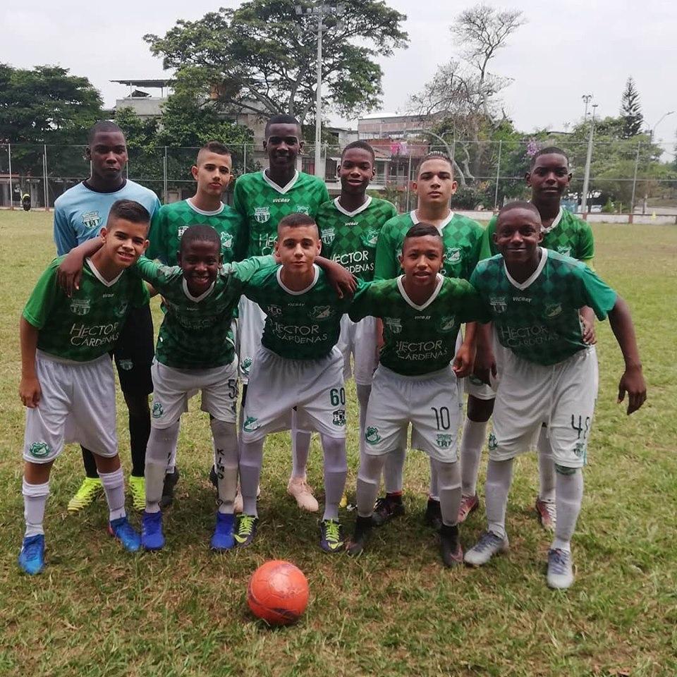 Vicbaysas's tweet photo. Los talentosos chicos de #hectorcardenasfc lucen con orgullo la piel confeccionada con materiales de la más alta calidad @vicbaysas. https://t.co/d3nAd7WXcE