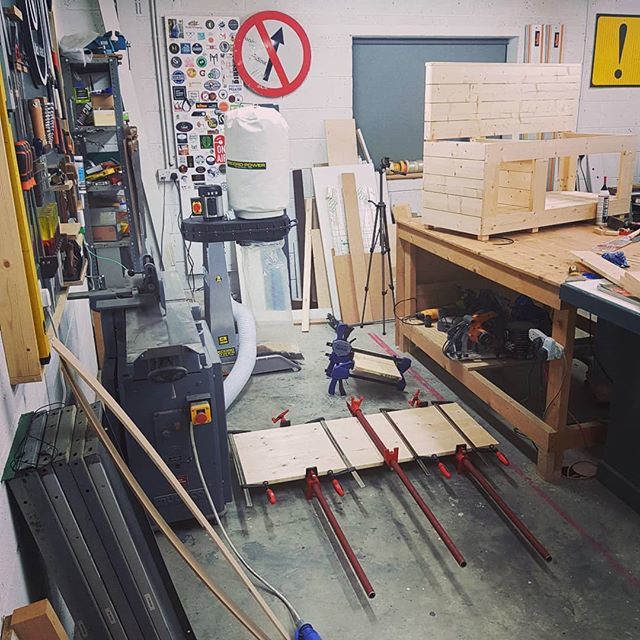 Busy evening in the workshop, good progress on this mud kitchen. Top glued up ready for fitting tomorrow evening.
.
.
#madeinireland #irish #Woodworking #woodworker #woodwork #DIY #DoItYourself #woodshop #Workshop #tools #powertools #handtools #Custommad… ift.tt/2M7yXme