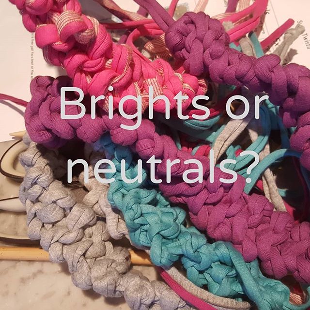 If you were to knit yourself a fabric necklace (like the pile in the pic) what are you drawn too? Brights or neutrals? I would love to know.
#knittingoncloudnine
.
.
.
.
.
#beginnerknitters
#learntoknit #tshirtyarn #Econecklace #slowfashion #makeyourown … ift.tt/30Qka3q