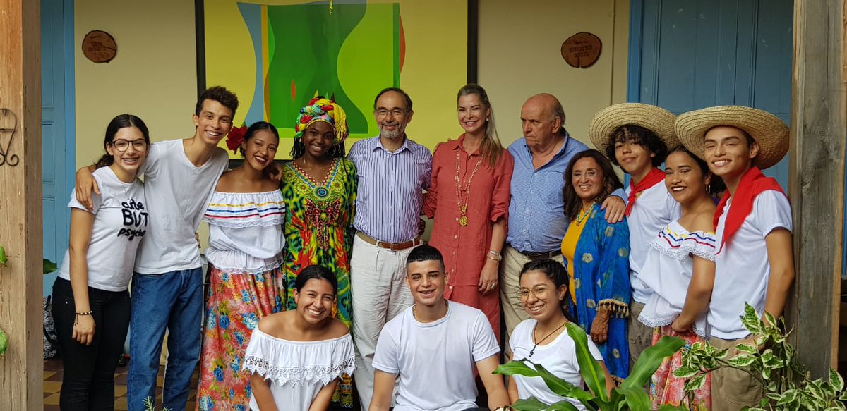 Peter Tibber (@petertibber) on Twitter photo A 4 semanas de mi partida del país, visité #Cali para hacer un balance del trabajo en la región con <a href="/UKinColombia/">Embajada Británica en Colombia</a>. Me llevo muy gratos recuerdos del #ValleDelCauca y de la calidez de su gente. #FarewellColombia 🇬🇧🇨🇴 A 4 semanas de mi partida del país, visité #Cali para hacer un balance del trabajo en la región con <a href="/UKinColombia/">Embajada Británica en Colombia</a>. Me llevo muy gratos recuerdos del #ValleDelCauca y de la calidez de su gente. #FarewellColombia 🇬🇧🇨🇴