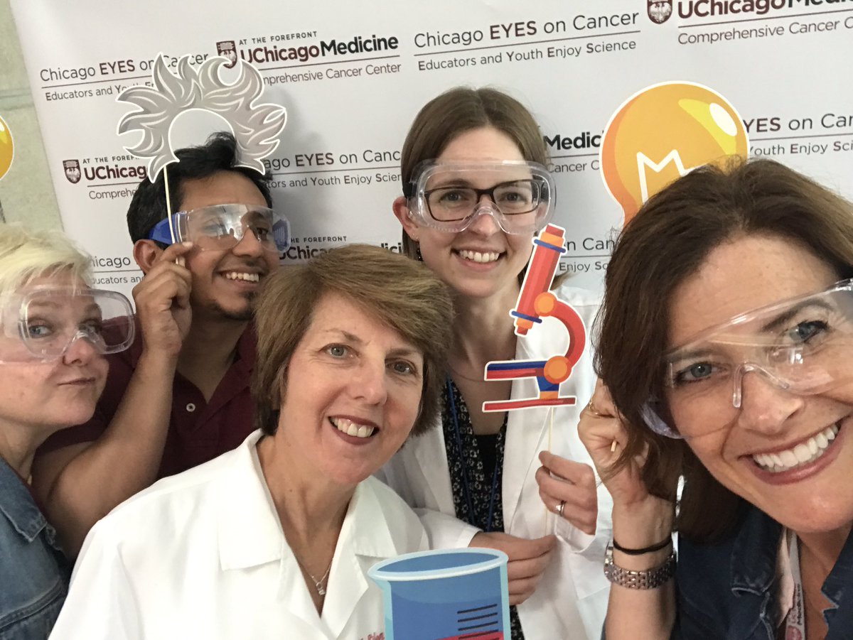 UCCancerCenter's tweet image. Our education team is ready for Family Fun Night! Can’t wait to meet everyone who supports our fabulous #ChicagoEYESonCancer #ResearcHStart program participants @MEileenDolan @MDomecki @kathyhgoss