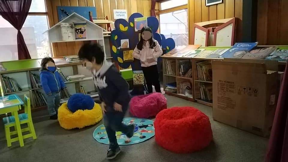 RotaractVrca_CL's tweet photo. 🙌Dejamos fotitos de la entrega de mobiliario infantil realizada el Viernes a  #BIBLIOTECAMUNICIPALVILLARRICA , la que fue posible gracias a adjudicación de #FondosDistritales #Rotarac 💗 💥Mañana vamos a Lican ray, a implementar una sección infantil en su biblioteca publica🤩 https://t.co/cNIjKJEbj5