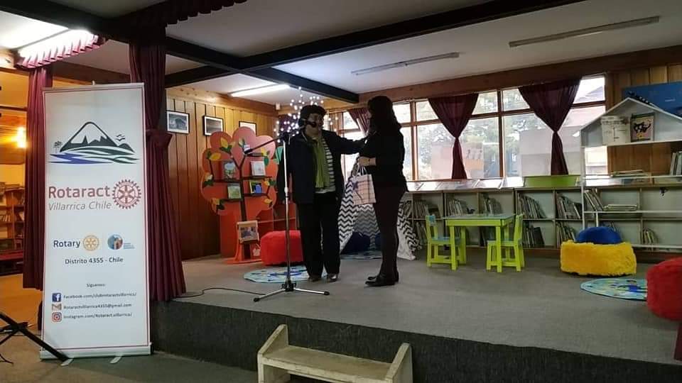 RotaractVrca_CL's tweet photo. 🙌Dejamos fotitos de la entrega de mobiliario infantil realizada el Viernes a  #BIBLIOTECAMUNICIPALVILLARRICA , la que fue posible gracias a adjudicación de #FondosDistritales #Rotarac 💗 💥Mañana vamos a Lican ray, a implementar una sección infantil en su biblioteca publica🤩 https://t.co/cNIjKJEbj5