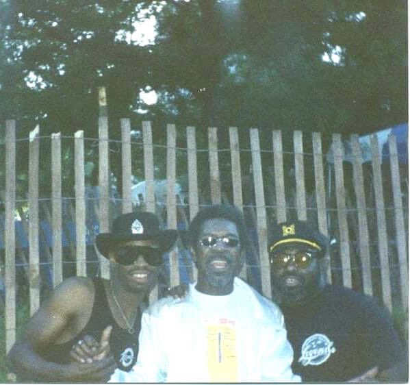 #Repost Harvey Ole Harv Stauffer: it’s not #TBT but this is a GREAT picture! Bernard Allison, Luther Allison and Professor Eddie Lusk at The Chicago Blues Festival in Grant Park!
#bernardallison #lutherallison #professoreddielusk #chicagobluesfestival