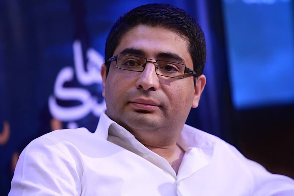 RadioNebeshteh's tweet photo. .
نویسنده ی آثاری چون :
“جیب های بارانی ات را بگرد”
“برف و سمفونی ابری”
“نگهبان”
و “همین امشب برگردیم”
چهارمین اپیزود رادیو نبشته به پیمان اسماعیلی اختصاص داده شده. مصاحبه ی این نویسنده معاصر را از دست ندهید.
#به‌زودی #پیمان_اسماعیلی #آرش_دبستانی #علی_مسعودی_نیا #رادیونبشته https://t.co/QibOm5GMyL