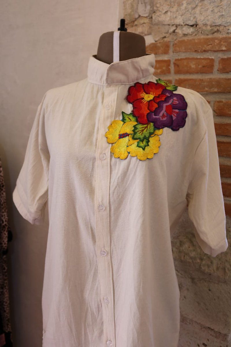 utvco's tweet photo. Estudiantes de Diseño Textil y Moda participan en la Feria #Guelaguetza2019 "Diseño Artesanal"; exponen prendas y accesorios que han elaborado como parte de la dinámica práctica en la universidad. 
¡Te esperamos!
👉 Centro de Convenciones en Santa Lucía del Camino 
 #OrgulloUTVCO https://t.co/Rdd0D53a6g