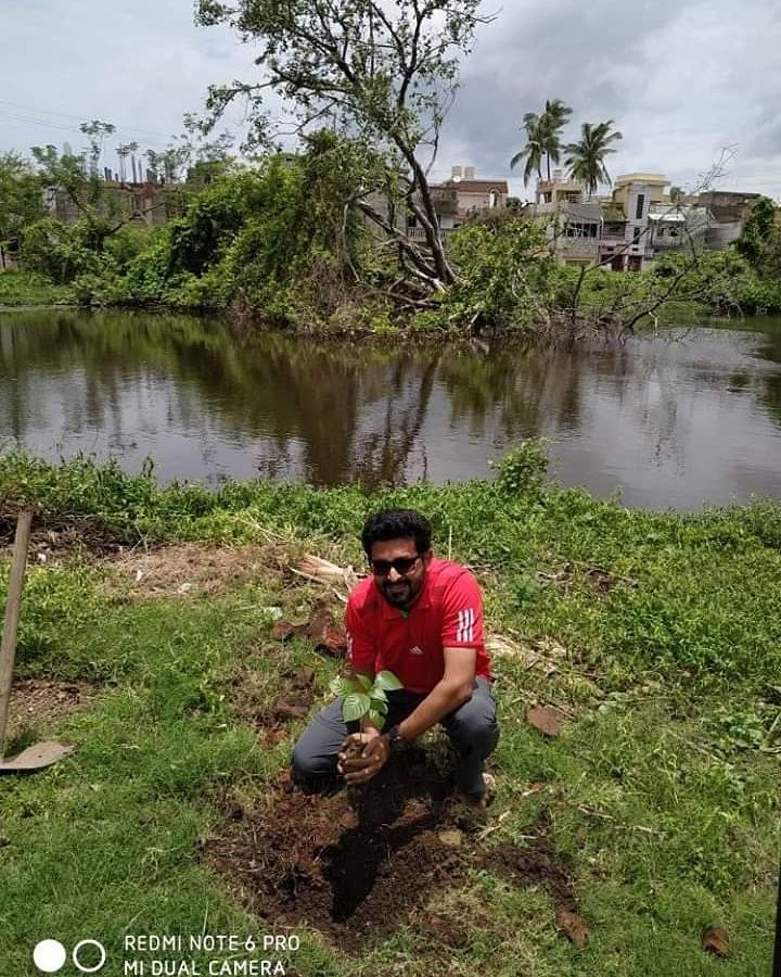 UDRA_ODISHA's tweet photo. Thank you @sanurath sir for accepting
#UDRAPLANTATREECHALLENGE
#gogreen
#UDRA
#udraplantatreechallenge
#udratreechain
#udraodisha
#letsspreadhapiness
#letsrebuildodisha
#gogreen
#mobhubaneswarwilshinesoon
#akashdasnayak
#sanuratho
#prelude https://t.co/fQssn8fE9i