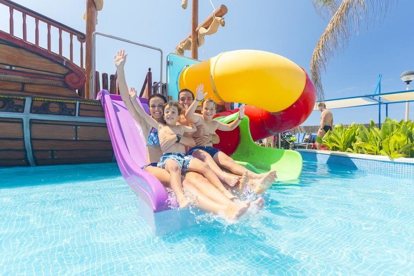 Conciliar trabajo y familia en verano puede suponer un desembolso de mil euros al mes en España bebesymas.com/p/151974