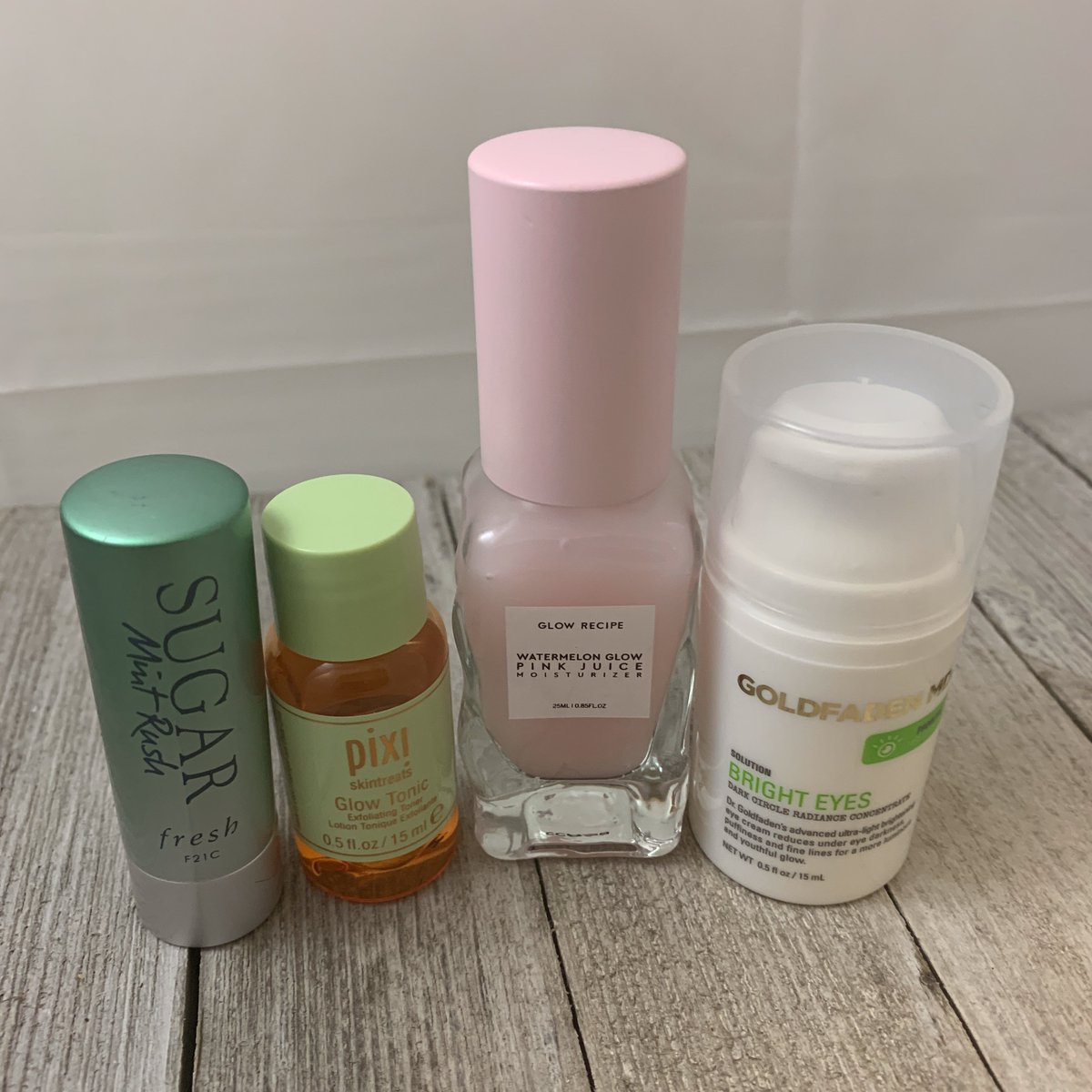 CultCrease's tweet photo. Check out Jenna's updated #skincare routine today on the blog. It's not one-size-fits-all so come explore something new! https://t.co/0AE5Y0dgLf https://t.co/bYNI2ljKK6