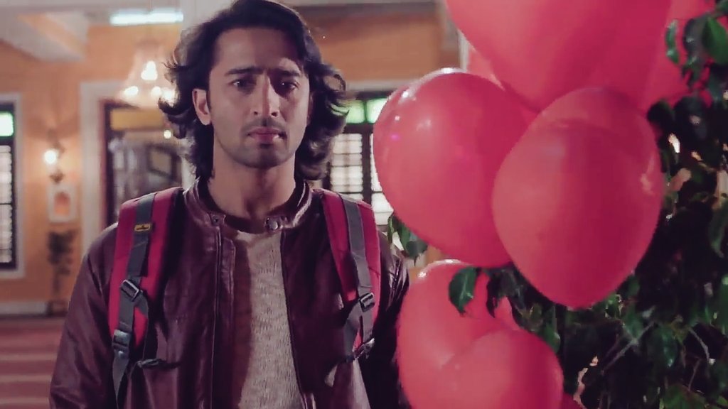 Him and red balloons the ultimate ship but this time he's lil sad  ofc bcz of BB #ShaheerSheikh #ShaheerAsAbir  #YehRishteyHainPyaarKe  #YRHPK