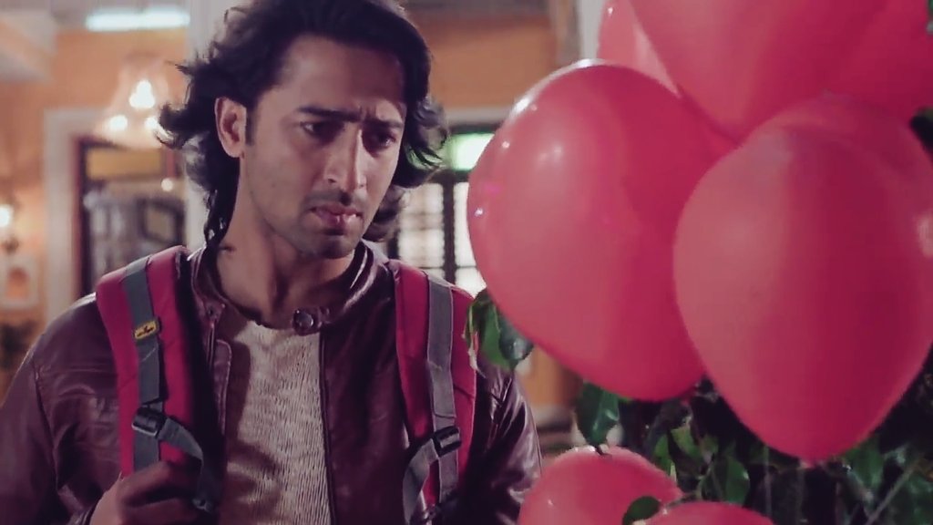 Him and red balloons the ultimate ship but this time he's lil sad  ofc bcz of BB #ShaheerSheikh #ShaheerAsAbir  #YehRishteyHainPyaarKe  #YRHPK