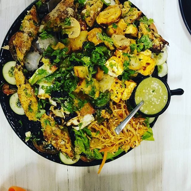 wondrousgeets's tweet photo. #enjoying #tandooriplatter #yummy #mondayfunday https://t.co/rQUfvY4QJg https://t.co/exUbp4HRQW