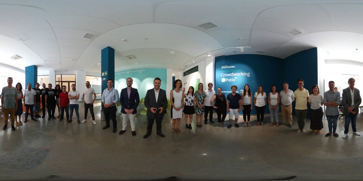 OpenFuture_And's tweet image. 📸 Foto de familia 360º del equipazo de #ElPatio, un espacio referente donde se acelera el talento más innovador en #CórdobaEsp. 

¡Gracias a @EconomiaAnd, @Telefonica y @ayuncordoba_es por la visita y mucho éxito para estas #startups! 🚀👏 #SomosAOF