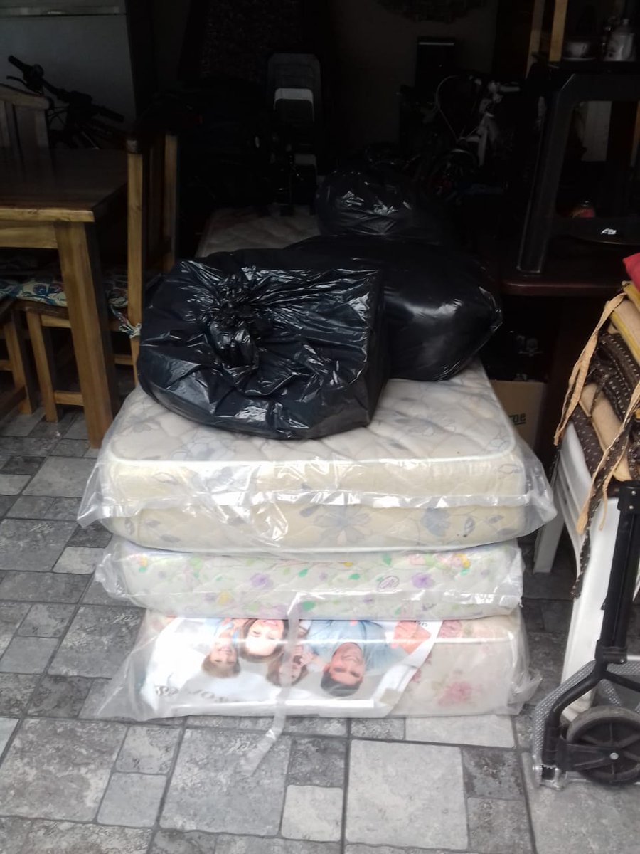 SILomasdeZamora's tweet photo. Sí tenés donaciones acercalas a:  
✔️ estudió inmobiliario Diego Malizia 
las Heras 333 Banfield 
lun a vie de 9:30 a 19:00 y 
sáb de 10 a 12 !!
🔺 Veterinaria DANO
Camino Presidente Perón 2237, entre Larroque y
 A. Ponce, Lomas de Zamora
De lun a lun de 9 a 20 hs
#Súmate https://t.co/nJ5WfR8pPo