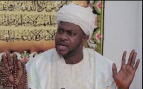 Mickey___88's tweet image. Therapist : Your wife says you never buy her flowers 💐 
Husband :😰honestly i ddnt even know that she sells flowers