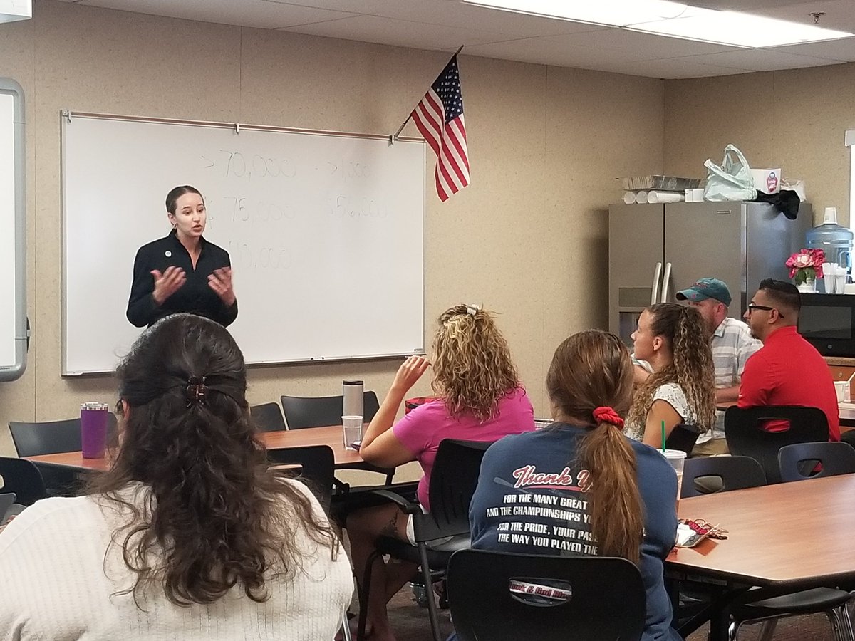 DrAmyNH's tweet image. The High Desert Coding Consortium was launched today! AESD teachers leading the way with this 4 day coding bootcamp. Thanks to the Inland Empire Economic Partnership for emphasizing the importance and impact for our work. #AESD @IEEP_