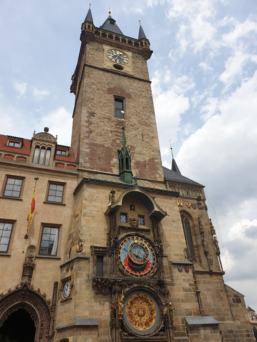 When the clock strikes the hour, you see the 12 apostles in motion and a skeleton rings "the bell?". I've posted the video on my IG stories. A little noisy, thanks to all the tourists, but you get to see both.  #AstronomicalClock  #Prague