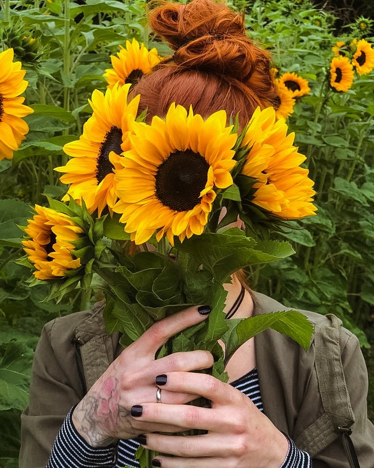 Hausaufgabe für morgen: Macht jemandem in eurem Umfeld Mal ein kleines Kompliment 🥰
Im Moment hat gefühlt die ganze Welt kotzschlechte Laune, ich bin dafür wir spreaden Mal n bisschen Love dazwischen 🧡🧡🧡